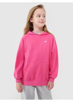 Dziewczęca bluza dresowa nierozpinana z kapturem 4F 4FJWSS25TSWSF1478 - różowa ze sklepu Sportstylestory.com w kategorii Bluzy dziewczęce - zdjęcie 184004489