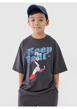 Chłopięcy t-shirt oversize z nadrukiem 4F 4FJASAW24TTSHM2596 - szary ze sklepu Sportstylestory.com w kategorii T-shirty chłopięce - zdjęcie 184004547