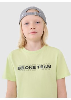 Chłopięcy t-shirt z nadrukiem 4F 4FJWSS25TTSHM2186 - zielony ze sklepu Sportstylestory.com w kategorii T-shirty chłopięce - zdjęcie 184004558
