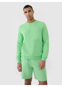 Męska bluza dresowa nierozpinana bez kaptura 4F 4FRSS25TSWSM2149 - zielona ze sklepu Sportstylestory.com w kategorii Bluzy męskie - zdjęcie 184004736