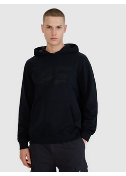 Męska bluza dresowa nierozpinana z kapturem 4F 4FWSS25TSWSM1585 - czarna ze sklepu Sportstylestory.com w kategorii Bluzy męskie - zdjęcie 184005259