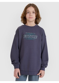 Chłopięca bluza dresowa bez kaptura nierozpinana 4F 4FJRSS25TSWSM2233 - granatowa ze sklepu Sportstylestory.com w kategorii Bluzy chłopięce - zdjęcie 184006158