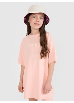 Dziewczęcy t-shirt z nadrukiem 4F 4FJRSS25TTSHF2656 - różowy ze sklepu Sportstylestory.com w kategorii Bluzki dziewczęce - zdjęcie 184006327