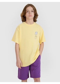 Chłopięcy t-shirt z nadrukiem 4F 4FJRSS25TTSHM2639 - żółty ze sklepu Sportstylestory.com w kategorii T-shirty chłopięce - zdjęcie 184006345