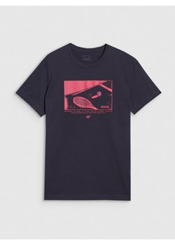 Męski t-shirt z nadrukiem 4F 4FRSS25TTSHM2980 - granatowy ze sklepu Sportstylestory.com w kategorii T-shirty męskie - zdjęcie 184006609