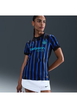 Damska koszulka piłkarska Nike Dri-FIT Inter Mediolan Stadium 2025/26 (wersja domowa) – replika - Niebieski ze sklepu Nike poland w kategorii Bluzki damskie - zdjęcie 184006989