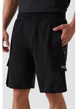 GUESS Czarne shorty męskie Rubus Cargo, Rozmiar S ze sklepu outfit.pl w kategorii Spodenki męskie - zdjęcie 184012588