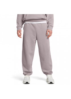 Męskie spodnie dresowe Under Armour UA Icon Hwt Flc Wash Os Pant - beżowe ze sklepu Sportstylestory.com w kategorii Spodnie męskie - zdjęcie 184012677