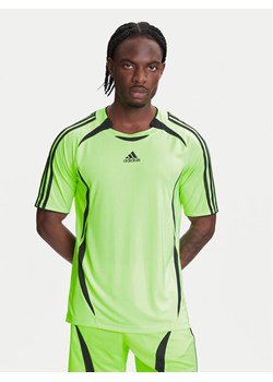 adidas T-Shirt Teamgeist adicolor JX1538 Zielony Loose Fit ze sklepu MODIVO w kategorii T-shirty męskie - zdjęcie 184019296