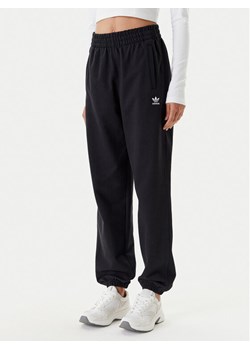 adidas Spodnie dresowe Essentials French Terry IW0952 Czarny Loose Fit ze sklepu MODIVO w kategorii Spodnie damskie - zdjęcie 184019407