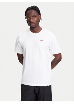 adidas T-Shirt Pennant Trim Graphic JL9226 Biały Regular Fit ze sklepu MODIVO w kategorii T-shirty męskie - zdjęcie 184025286