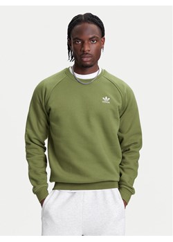 adidas Bluza Trefoil Essentials JW3523 Zielony Regular Fit ze sklepu MODIVO w kategorii Bluzy męskie - zdjęcie 184026677