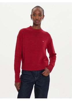 Calvin Klein Jeans Sweter Embro Badge J20J222987 Czerwony Regular Fit - id: 0000304068669 - marki Calvin Klein - 184035839 Calvin Klein Jeans Sweter Embro Badge J20J222987 Czerwony Regular Fit ze sklepu MODIVO w kategorii Swetry damskie - zdjęcie 184035839