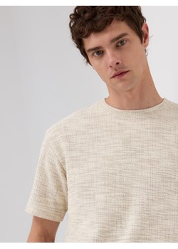 Reserved - Strukturalny t-shirt relaxed fit - beżowy - id: 413EF-08M - marki Reserved - 184036235 Reserved - Strukturalny t-shirt relaxed fit - beżowy ze sklepu Reserved w kategorii T-shirty męskie - zdjęcie 184036235