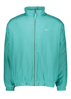 Nike Kurtka przejściowa &quot;Solo Swoosh&quot; w kolorze błękitnym ze sklepu Limango Polska w kategorii Kurtki męskie - zdjęcie 184043546