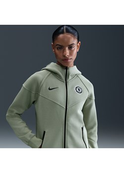 Damska piłkarska bluza z kapturem i zamkiem na całej długości Nike Chelsea F.C. Tech Windrunner - Zieleń ze sklepu Nike poland w kategorii Bluzy damskie - zdjęcie 184044178