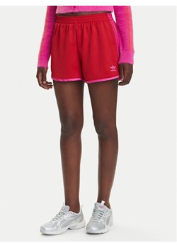 adidas Szorty sportowe adicolor 3-Stripes Sprinter JZ3513 Czerwony Loose Fit ze sklepu MODIVO w kategorii Szorty - zdjęcie 184045545
