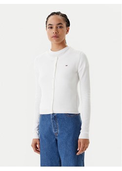 Tommy Jeans Kardigan Essential DW0DW20976 Écru Regular Fit ze sklepu MODIVO w kategorii Swetry damskie - zdjęcie 184045866
