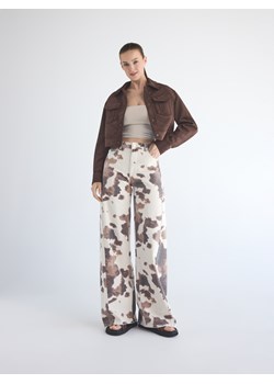 Reserved - Jeansy wide leg ze zwierzęcym wzorem - wielobarwny ze sklepu Reserved w kategorii Jeansy damskie - zdjęcie 184051786