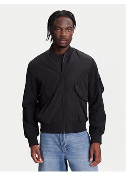 United Colors Of Benetton Kurtka bomber 2ZPSUN06G Czarny Regular Fit ze sklepu MODIVO w kategorii Kurtki męskie - zdjęcie 184058035