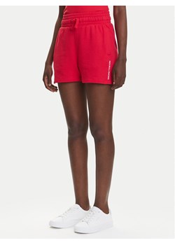 Pepe Jeans Szorty sportowe Red Bull Racing RL800008 Czerwony Relaxed Fit ze sklepu MODIVO w kategorii Szorty - zdjęcie 184058145