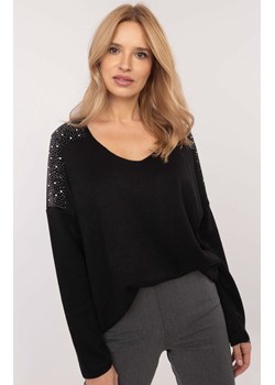 Czarny sweter damski z dżetami DHJ-SW-17690.21, Kolor czarny, Rozmiar uniwersalny, ITALY MODA ze sklepu Primodo w kategorii Swetry damskie - zdjęcie 184068925