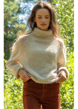 Sweter oversize z golfem z wełny alpaki beżowy F1750, Kolor beżowy, Rozmiar L/XL, Fobya ze sklepu Primodo w kategorii Swetry damskie - zdjęcie 184070045