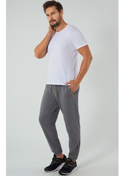 Dresowe spodnie męskie szary melanż Lider, Kolor szary melanż, Rozmiar M, Italian Fashion ze sklepu Primodo w kategorii Spodnie męskie - zdjęcie 184074469