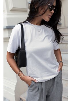 Klasyczny biały t-shirt damski z haftem B57, Kolor biały, Rozmiar L, Ivon ze sklepu Primodo w kategorii Bluzki damskie - zdjęcie 184075646