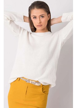 Klasyczny sweter damski ecru 258-SW-4771.37P, Kolor ecru, Rozmiar one size, Rue Paris ze sklepu Primodo w kategorii Swetry damskie - zdjęcie 184081589