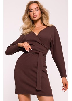 Prążkowana sukienka mini z paskiem brązowa M819, Kolor brązowy, Rozmiar 2XL/3XL, MOE ze sklepu Primodo w kategorii Sukienki - zdjęcie 184083909