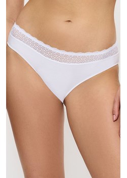 Triumph figi damskie typu tai Feel of Modal 10214403-0003, Kolor biały, Rozmiar L, Triumph ze sklepu Primodo w kategorii Majtki damskie - zdjęcie 184093935