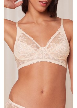 Triumph biustonosz bez fiszbin jasnobeżowy Amourette Charm Delight N 10217914, Kolor jasnobeżowy, Rozmiar 80C, Triumph ze sklepu Primodo w kategorii Biustonosze - zdjęcie 184094426