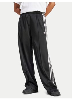 adidas Spodnie dresowe Firebird IT7404 Czarny Regular Fit - id: 0000303914639 - marki adidas - 184098298 adidas Spodnie dresowe Firebird IT7404 Czarny Regular Fit ze sklepu MODIVO w kategorii Spodnie damskie - zdjęcie 184098298