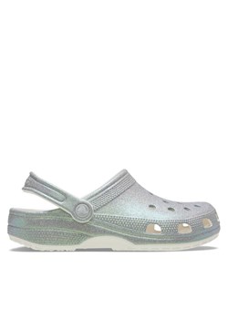 Crocs Klapki Classic Iridescent Glitter Clog 211005 Srebrny ze sklepu MODIVO w kategorii Klapki damskie - zdjęcie 184098327