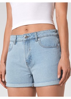 Sinsay - Szorty jeansowe mom high waist - niebieski ze sklepu Sinsay w kategorii Szorty - zdjęcie 184100476