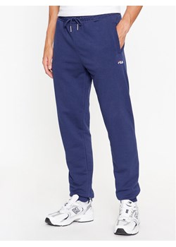 Fila Spodnie dresowe FAM0342 Niebieski Regular Fit ze sklepu MODIVO w kategorii Spodnie męskie - zdjęcie 184103318
