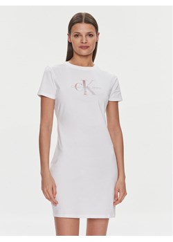 Calvin Klein Jeans Sukienka codzienna Diffused Monologo J20J223056 Biały Slim Fit ze sklepu MODIVO w kategorii Sukienki - zdjęcie 184103447
