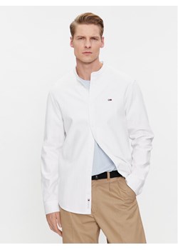 Tommy Jeans Koszula Mao DM0DM18332 Biały Regular Fit ze sklepu MODIVO w kategorii Koszule męskie - zdjęcie 184105499
