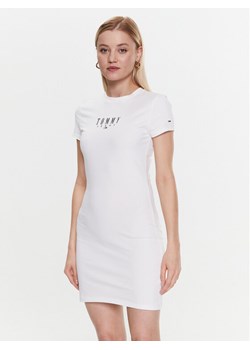 Tommy Jeans Sukienka codzienna Lala 2 DW0DW15357 Biały Slim Fit ze sklepu MODIVO w kategorii Sukienki - zdjęcie 184105576