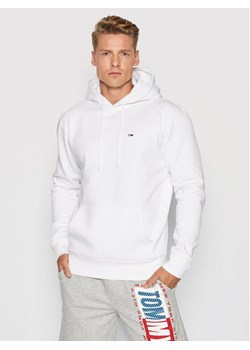 Tommy Jeans Bluza Tjm Fleece Hoodie DM0DM09593 Biały Regular Fit ze sklepu MODIVO w kategorii Bluzy męskie - zdjęcie 184105579