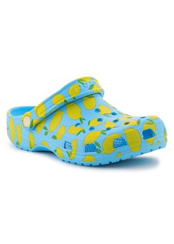 Klapki Crocs Classic Fresh Fruits Clog 211008-4WD niebieskie ze sklepu ButyModne.pl w kategorii Klapki damskie - zdjęcie 184109738
