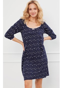 Bawełniana koszula nocna damska z rękawem 3/4 Arugia, Kolor granatowy-wzór, Rozmiar S, Italian Fashion - id: 190576 - marki Italian Fashion - 184127669 Bawełniana koszula nocna damska z rękawem 3/4 Arugia, Kolor granatowy-wzór, Rozmiar S, Italian Fashion ze sklepu Intymna w kategorii Koszule nocne - zdjęcie 184127669