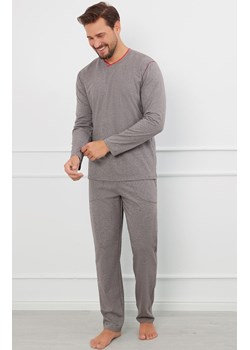 Piżama męska szara z długim rękawem i długimi spodniami Ludwik, Kolor szary melanż-czerwony, Rozmiar M, Italian Fashion - id: 189742 - marki Italian Fashion - 184128975 Piżama męska szara z długim rękawem i długimi spodniami Ludwik, Kolor szary melanż-czerwony, Rozmiar M, Italian Fashion ze sklepu Intymna w kategorii Piżamy męskie - zdjęcie 184128975