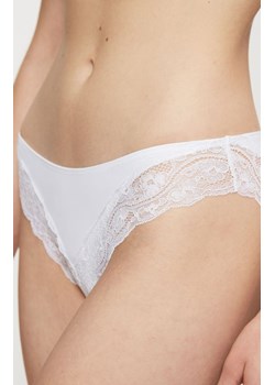 Triumph Lovely Micro Tai figi 10182556, Kolor biały, Rozmiar L, Triumph ze sklepu Intymna w kategorii Majtki damskie - zdjęcie 184150899