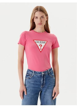 Guess Jeans T-Shirt W4YI04 J1314 Różowy Slim Fit ze sklepu MODIVO w kategorii Bluzki damskie - zdjęcie 184155468