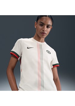 Damska koszulka piłkarska Nike Dri-FIT Chelsea F.C. Stadium 2025/26 (wersja wyjazdowa) – replika - Szary ze sklepu Nike poland w kategorii Bluzki damskie - zdjęcie 184168737