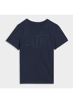 Chłopięcy t-shirt z nadrukiem 4F 4FJWSS25TTSHM2179 - granatowy ze sklepu Sportstylestory.com w kategorii T-shirty chłopięce - zdjęcie 184169305