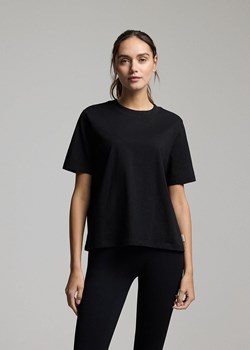 Swobodny T-shirt z ozdobnym przeszyciem na plecach ze sklepu Diverse w kategorii Bluzki damskie - zdjęcie 184175326