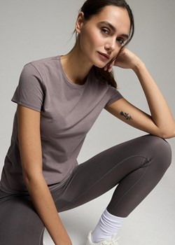 Dopasowana koszulka z domieszką wiskozy ze sklepu Diverse w kategorii Bluzki damskie - zdjęcie 184175329